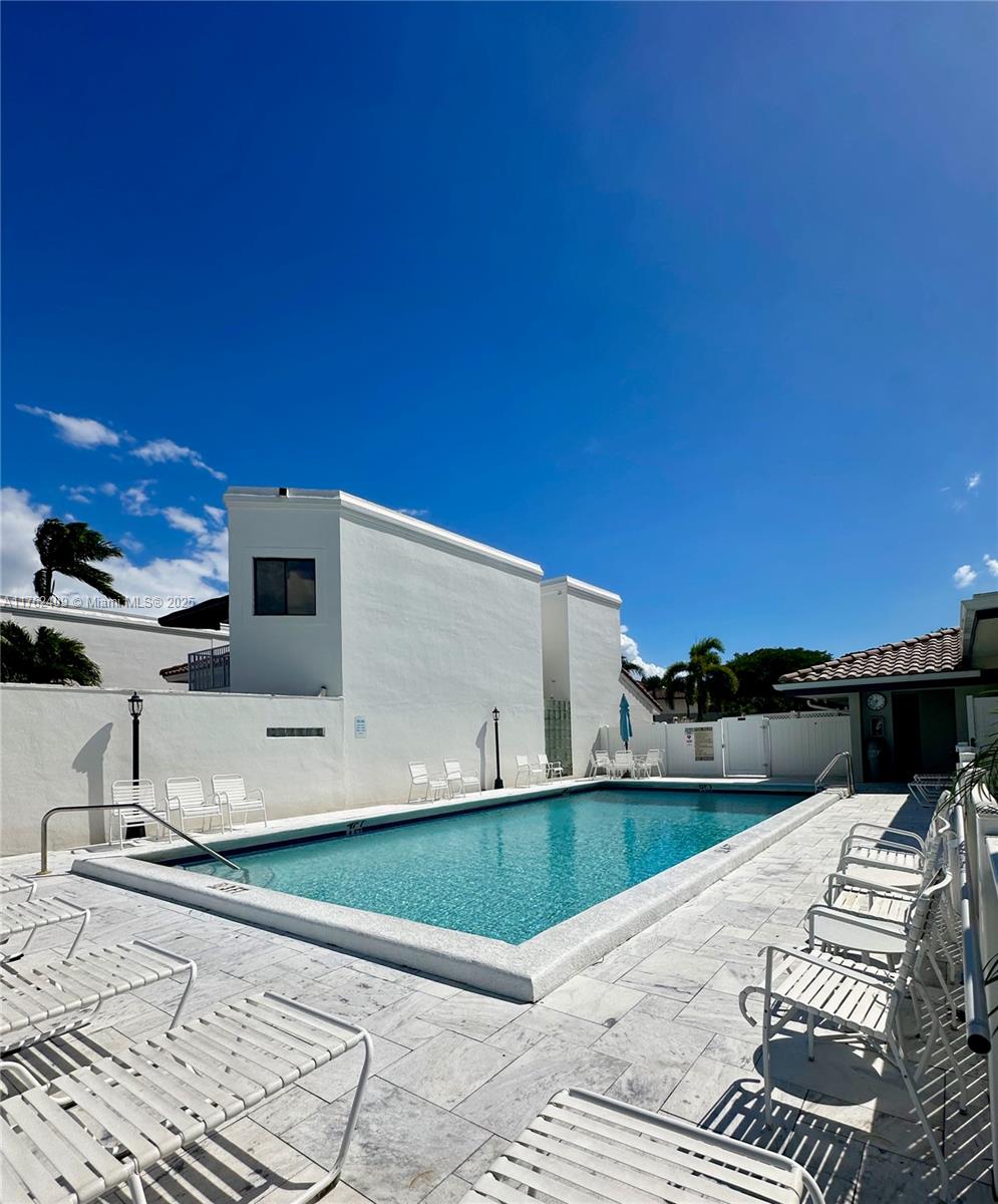 CAPTAINS WALK CONDO - Residential