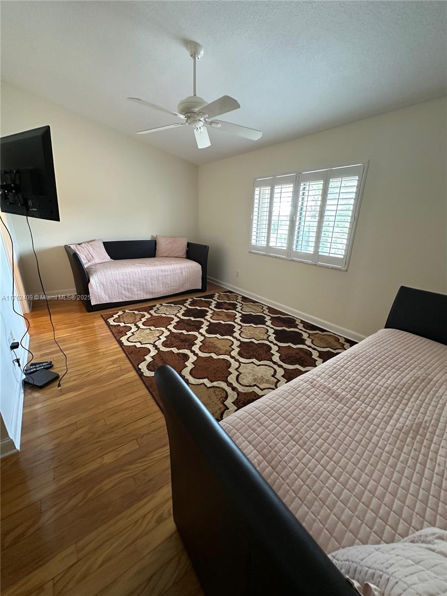 CAPTAINS WALK CONDO - Residential