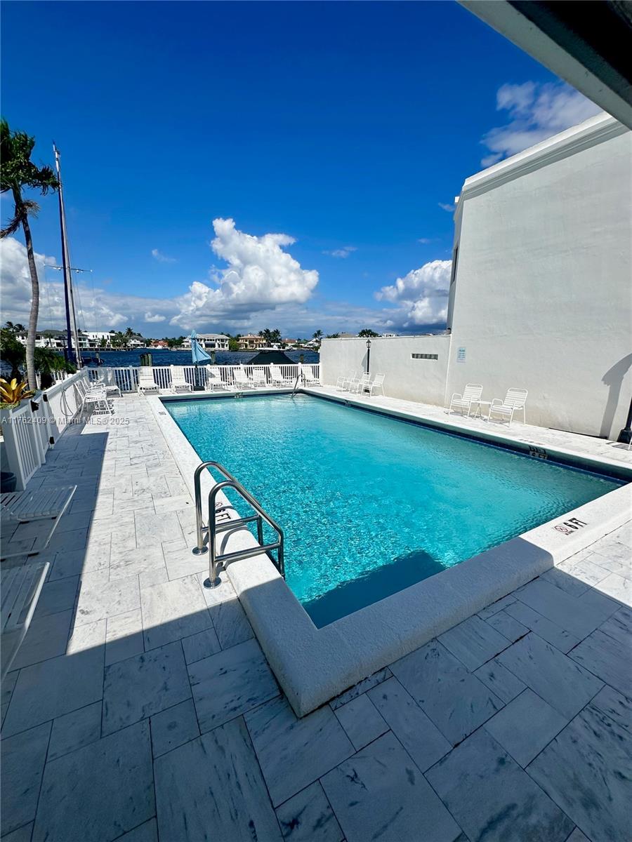 CAPTAINS WALK CONDO - Residential