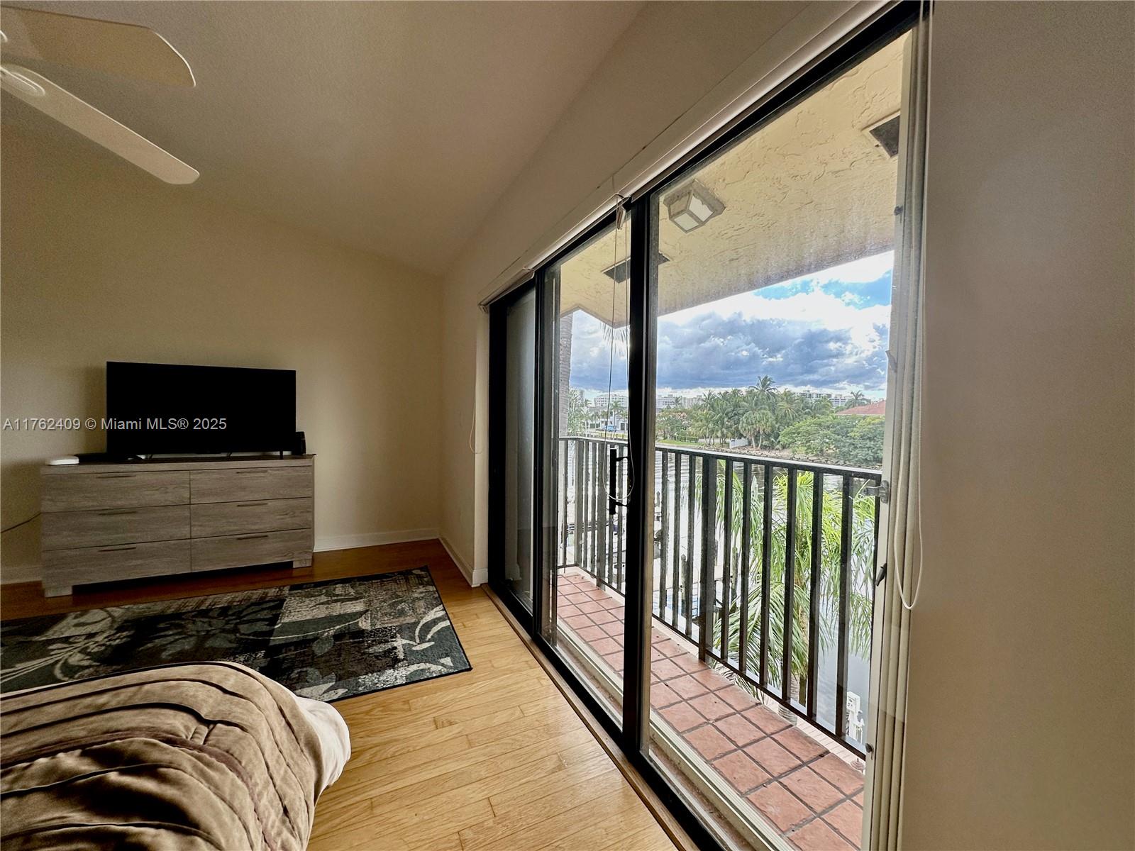 CAPTAINS WALK CONDO - Residential