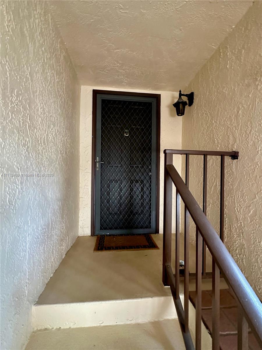 CAPTAINS WALK CONDO - Residential