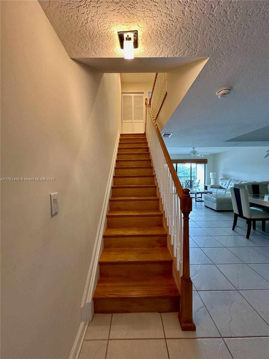 CAPTAINS WALK CONDO - Residential