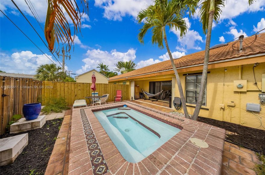 Don't let this one get away. Visit this beautiful villa! This spacious villa located in beautiful Boca Raton, minutes from the beaches and Florida Atlantic University . The extra large gourmet kitchen, with a breakfast area and snack bar, with granite counter tops and rich cabinetry. The ceiling in the living room gives the villa a true sense of spaciousness. Two skylights make this home extra bright and welcoming. Gorgeous laminate flooring throughout living areas. Large master suite with walk in closet. PRIVATE ADJUSTABLE HEATING SOAKING POOL in your secluded, fenced backyard!!!! Relax on the covered patio or cool off in the refreshing, sparkling pool. One car garage and four car driveway. Available for sale and rent.