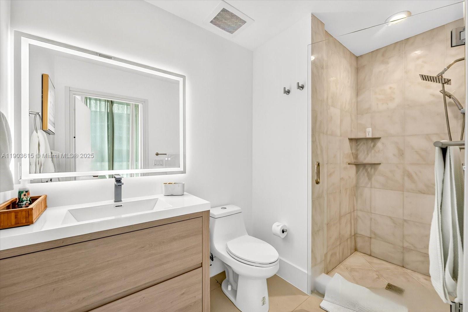 CONTINUUM ON SOUTH BEACH - Residential Lease