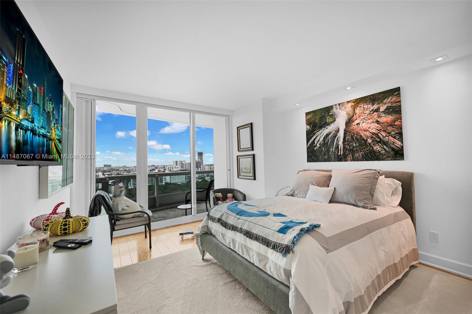 SANTA MARIA CONDO - Residential