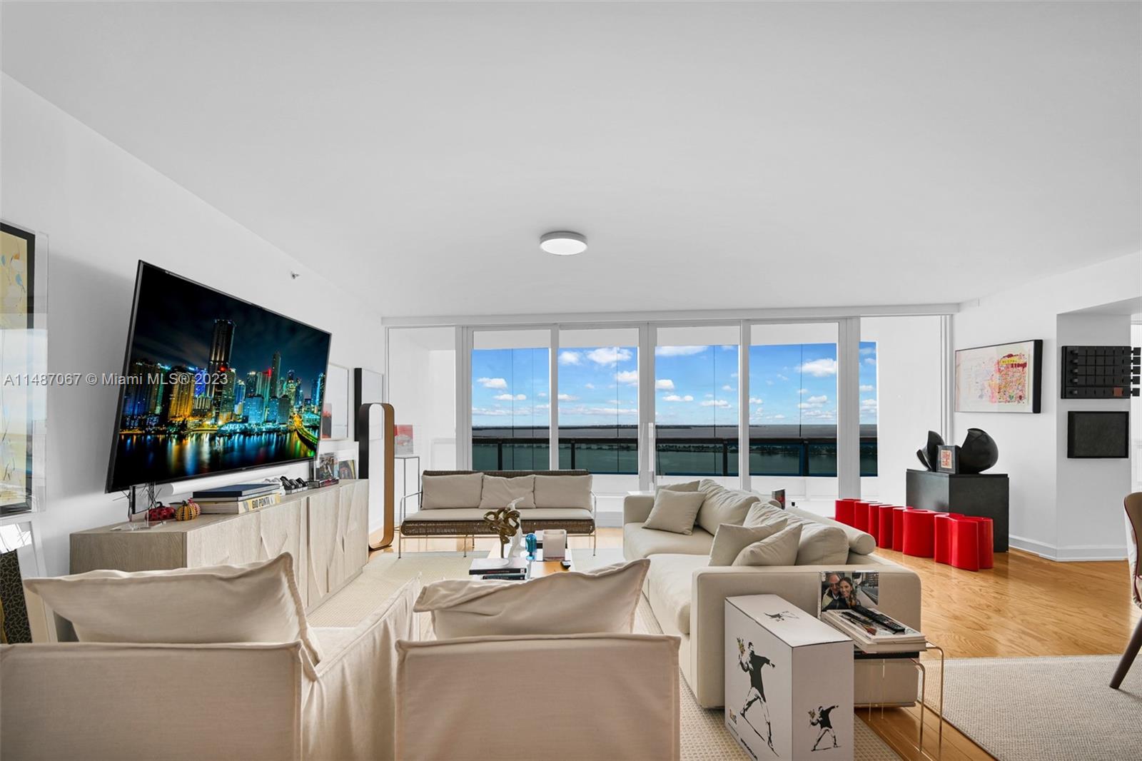 SANTA MARIA CONDO - Residential