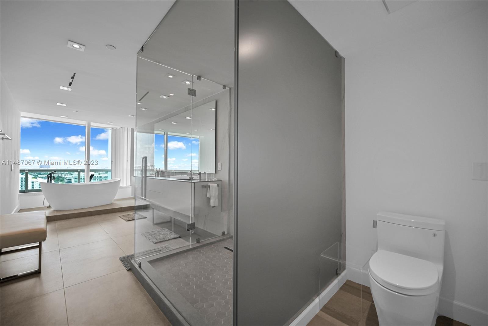 SANTA MARIA CONDO - Residential