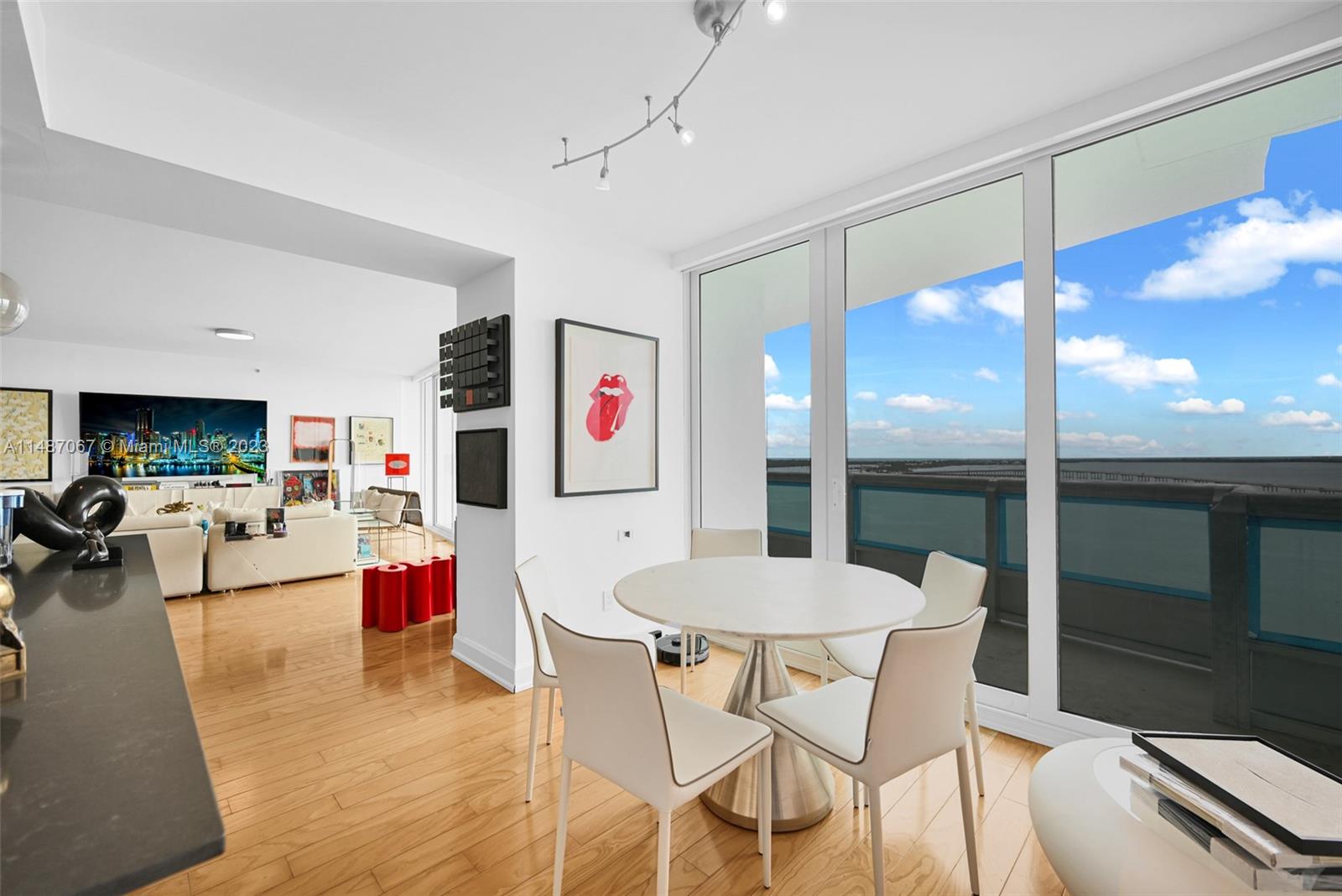 SANTA MARIA CONDO - Residential