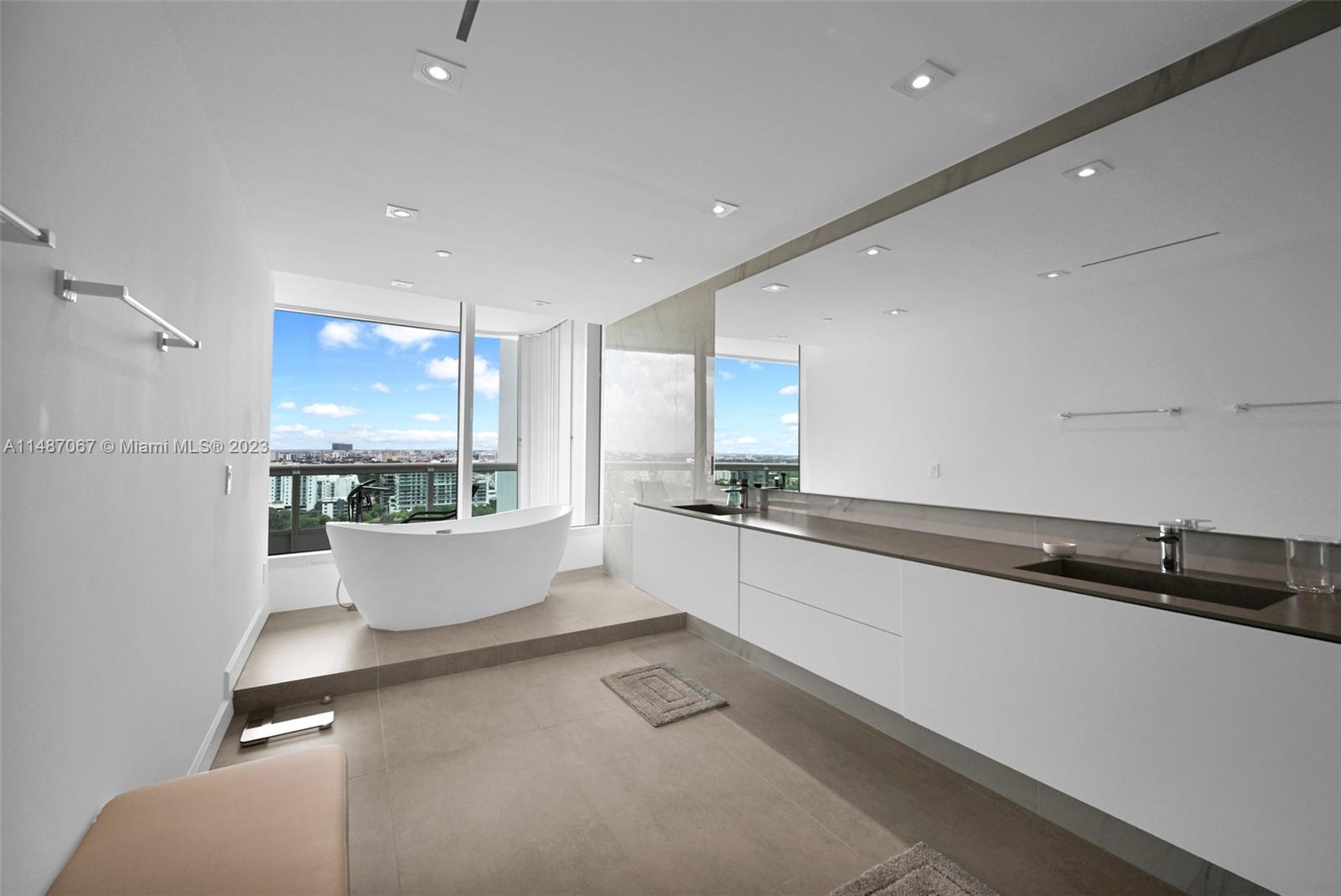 SANTA MARIA CONDO - Residential