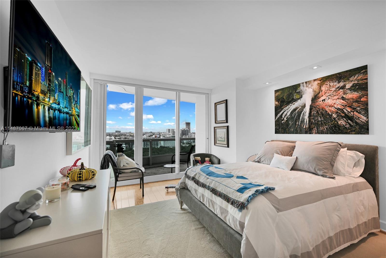 SANTA MARIA CONDO - Residential