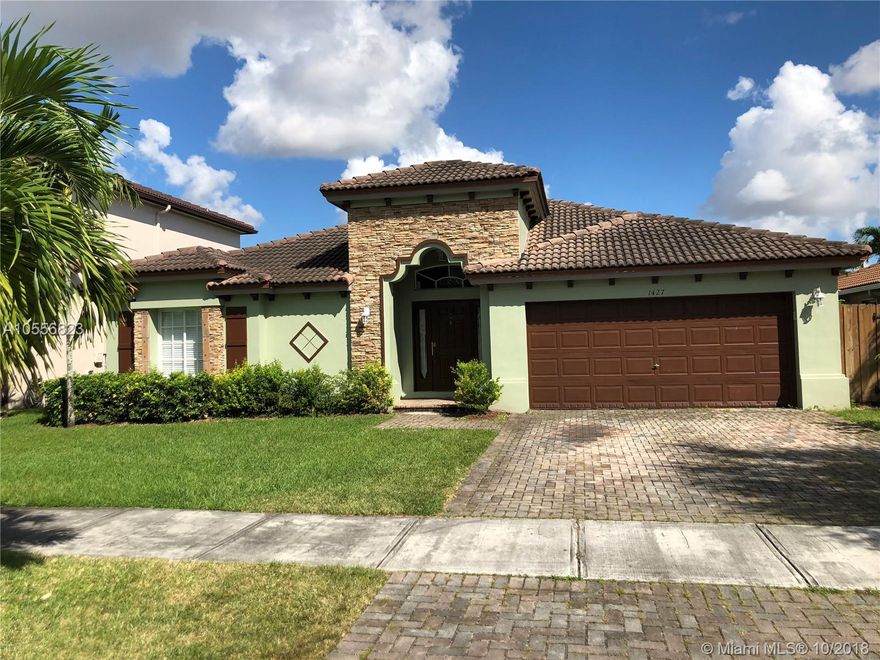 SPACIOUS ONE STORY HOME WITH 4 BEDROOMS/3 BATHROOMS AND 2 CAR GARAGE.  OPEN KITCHEN - FAMILY ROOM AND DINING AREA.  PERFECT FOR ENTERTAINING IN THIS BIG AREA!  SEPARATE LIVING ROOM.  ONE OF THE BEDROOMS/BATH HAS A SEPARATE / PRIVATE ENTRANCE TO HOUSE FROM OUTSIDE.   QUIET NEIGHBORHOOD.  CLOSE TO UNIVERSITY AND MALLS FOR SHOPPING!  NO ASSOCIATION!!!  PRICED TO SELL QUICKLY!!!