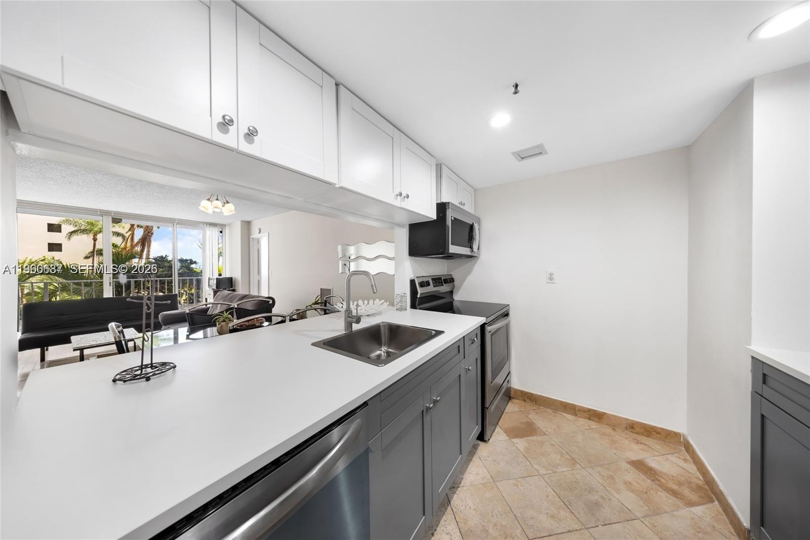 THE GRANDVIEW PALACE COND - Residential