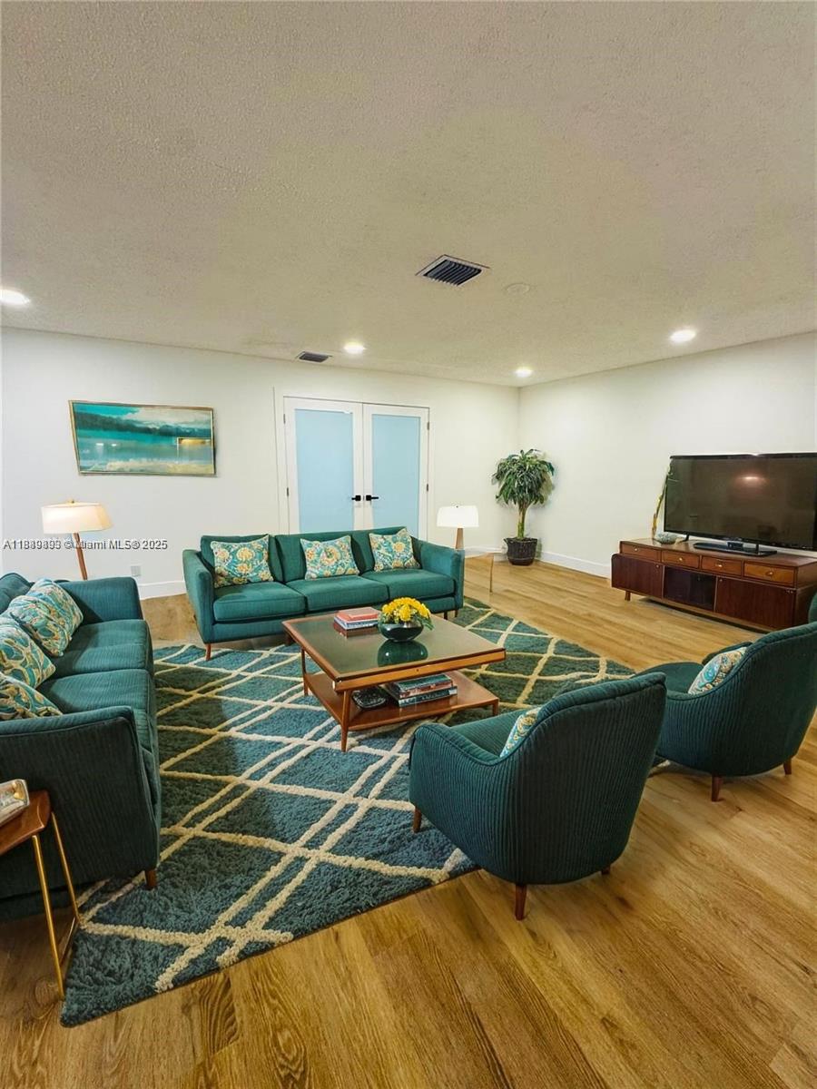 BOULEVARD WOODS NORTH - Residential