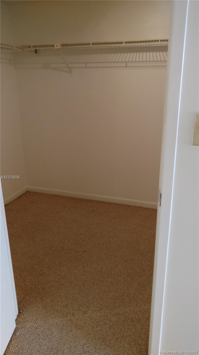 WINSTON TOWERS 600 CONDO - Residential