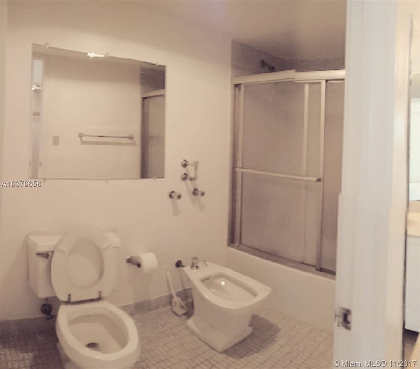 WINSTON TOWERS 600 CONDO - Residential