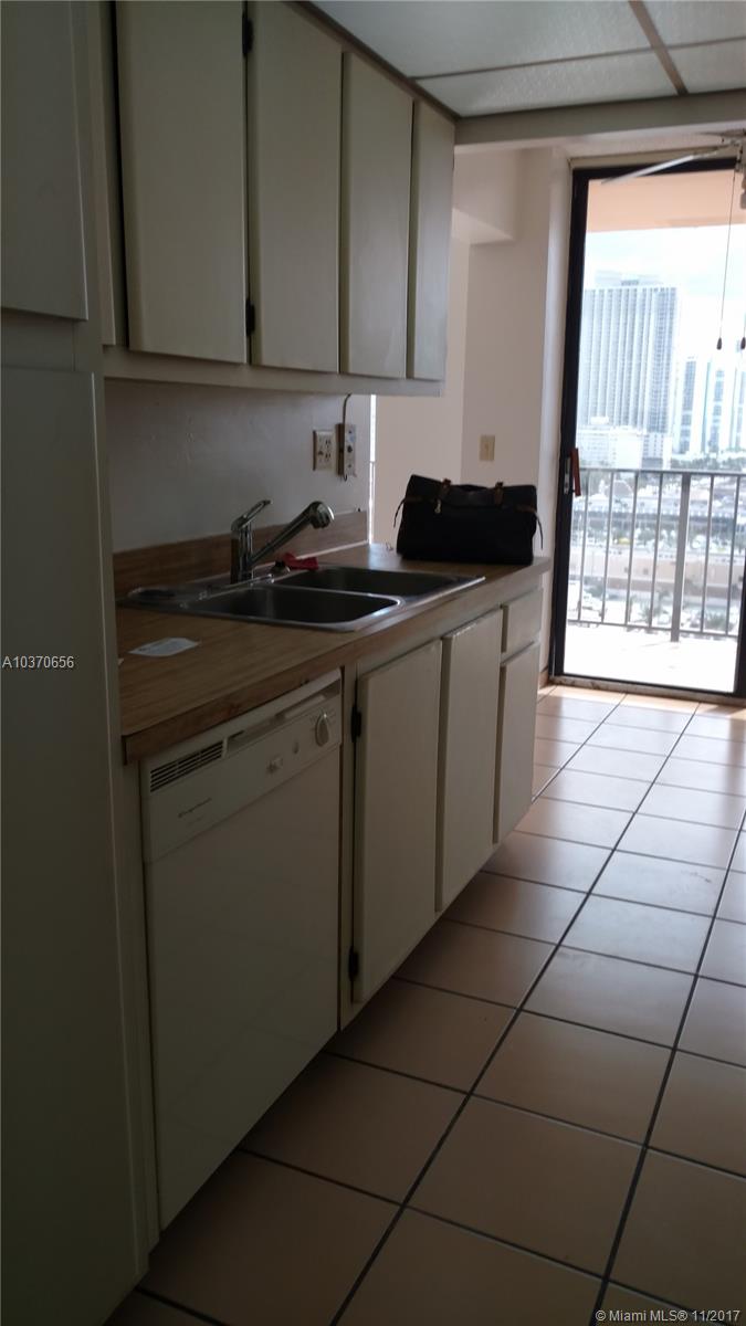 WINSTON TOWERS 600 CONDO - Residential