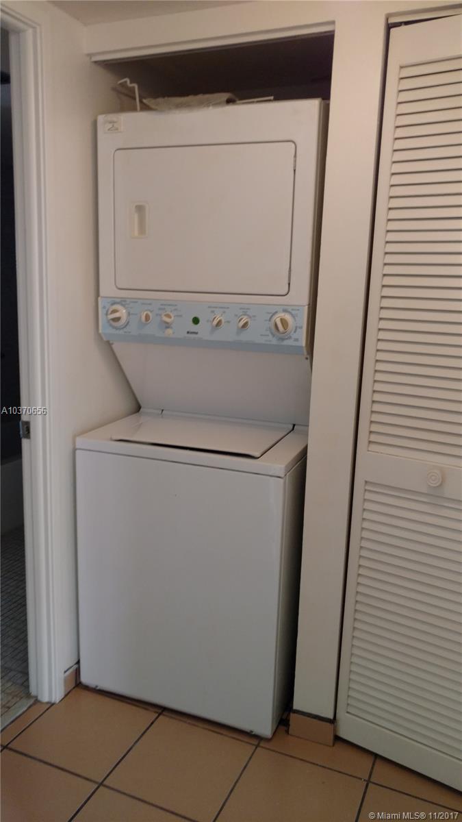 WINSTON TOWERS 600 CONDO - Residential