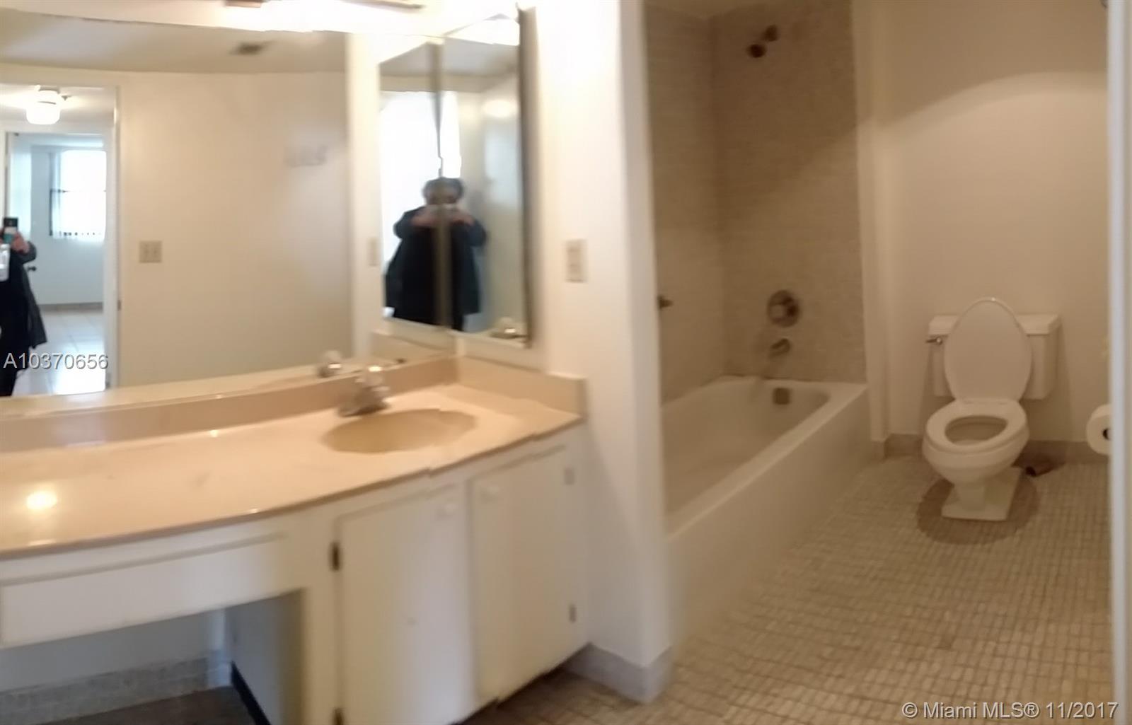 WINSTON TOWERS 600 CONDO - Residential