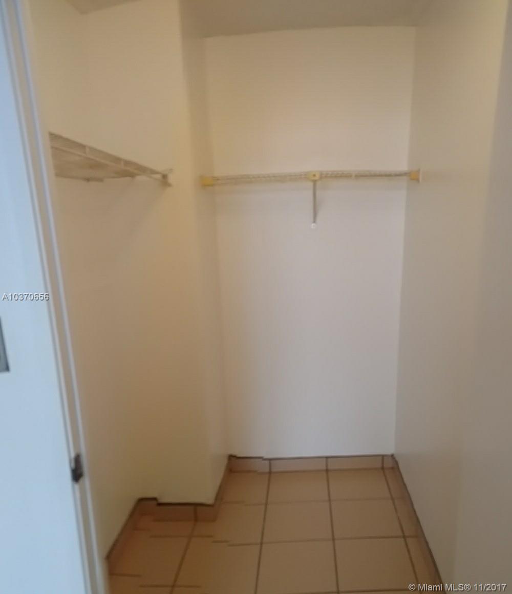 WINSTON TOWERS 600 CONDO - Residential