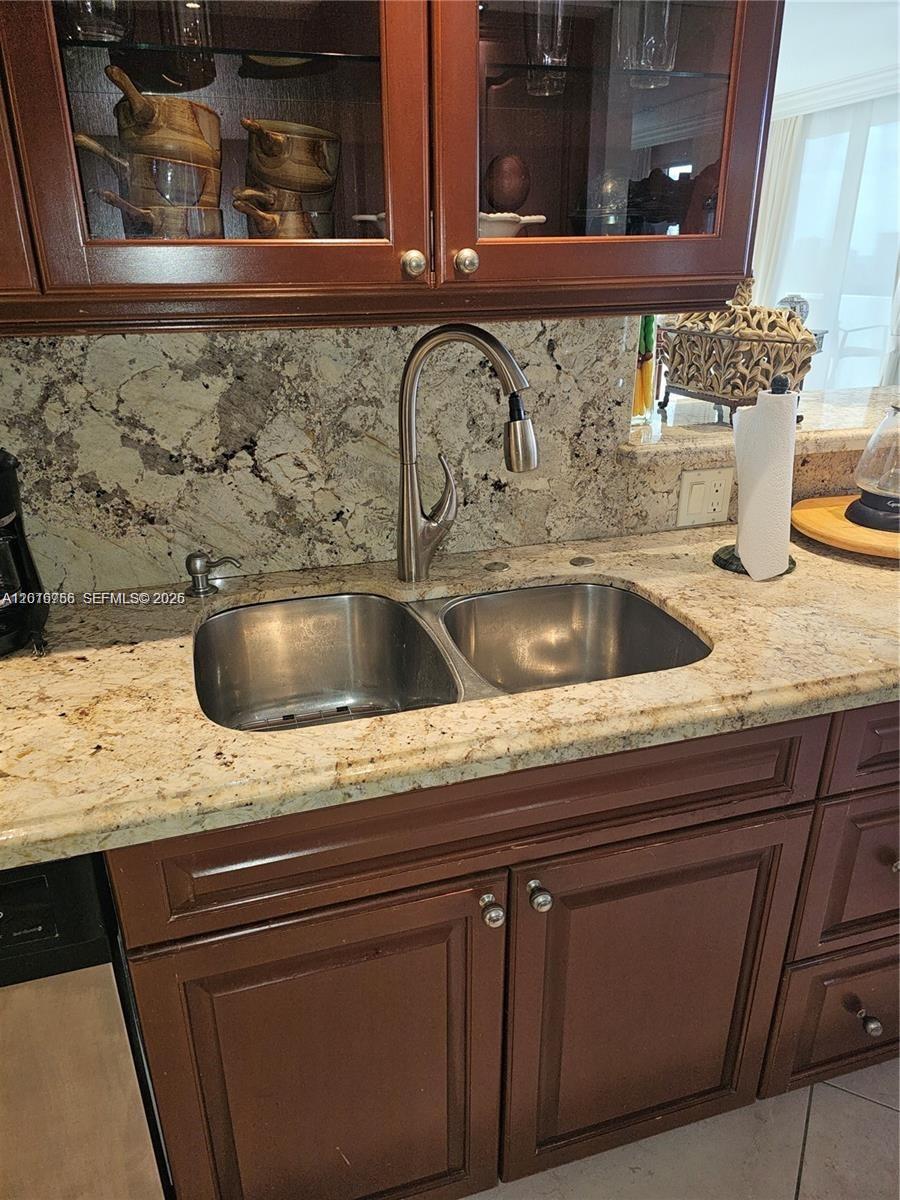 AVANT GARDE CONDO - Residential Lease