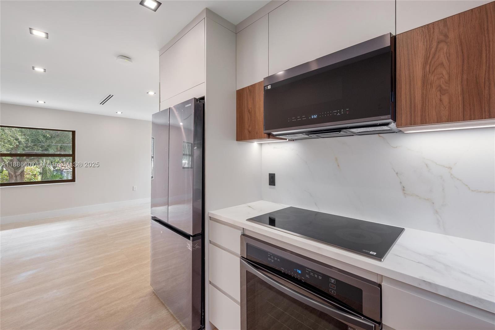 MIAMI SHORES SEC 3 - Residential