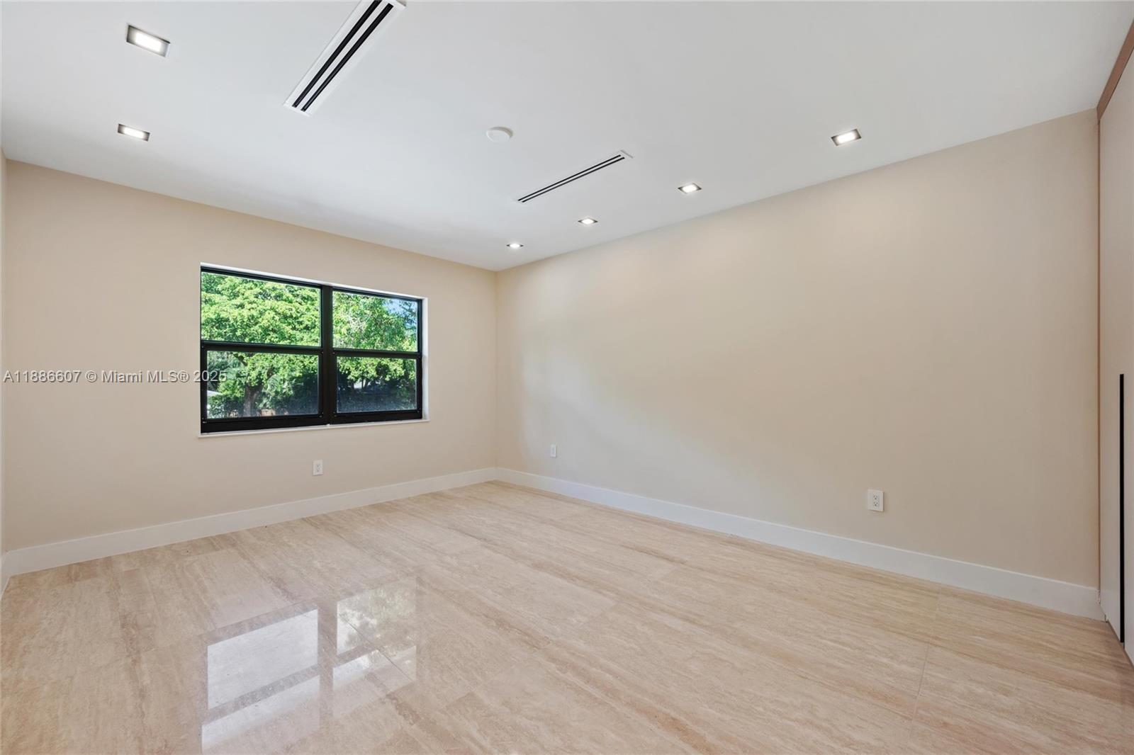 MIAMI SHORES SEC 3 - Residential