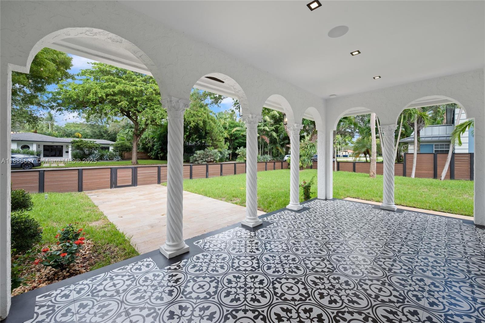 MIAMI SHORES SEC 3 - Residential