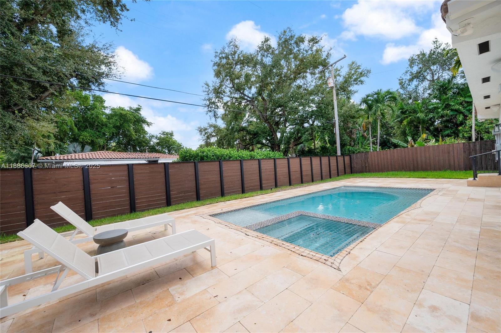 MIAMI SHORES SEC 3 - Residential