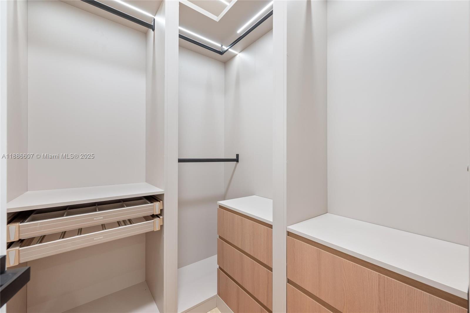 MIAMI SHORES SEC 3 - Residential