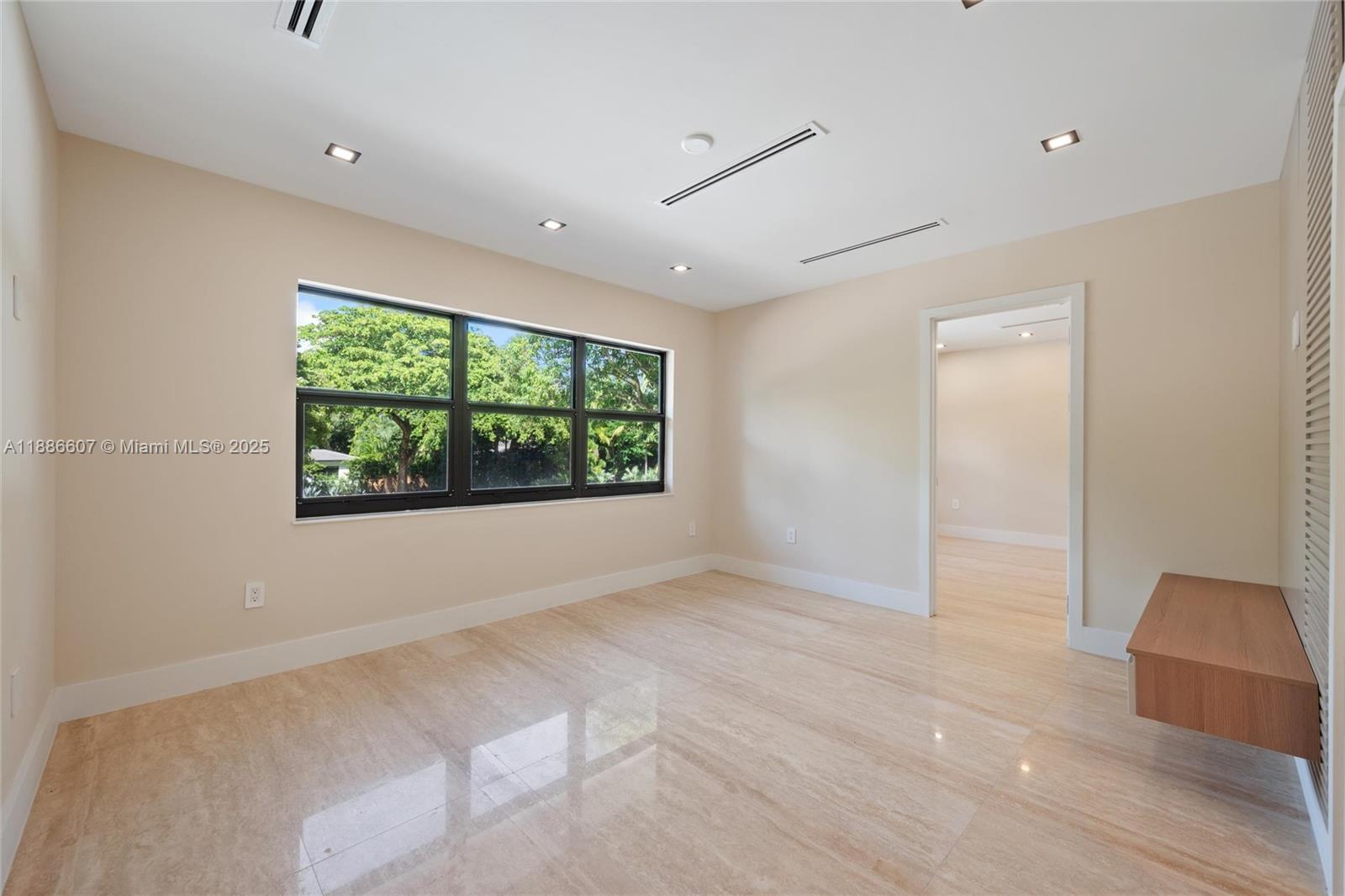 MIAMI SHORES SEC 3 - Residential