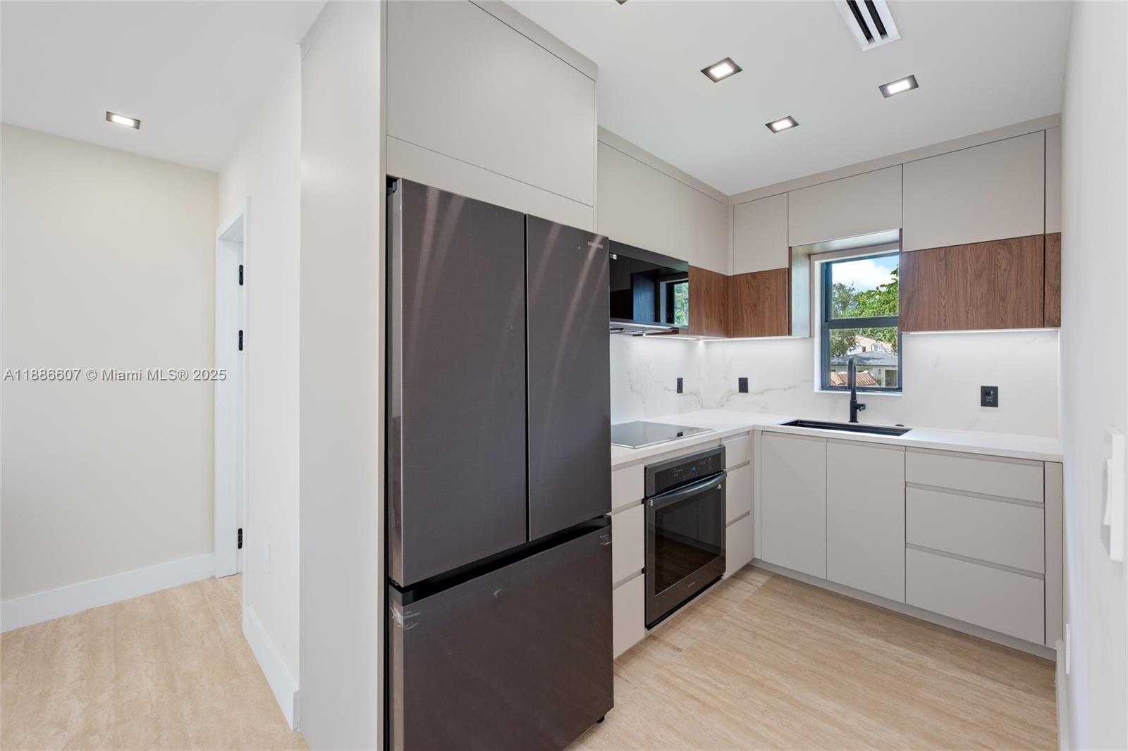 MIAMI SHORES SEC 3 - Residential