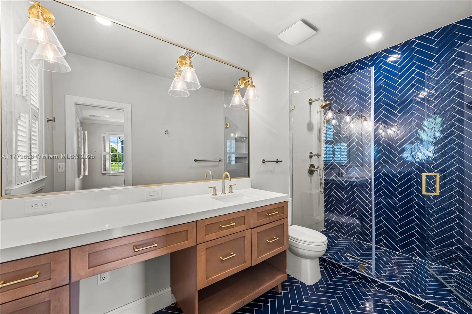 Coral Gables, Florida 33146, United States, 5 Bedrooms Bedrooms, ,5 BathroomsBathrooms,Residential,Pending,104476