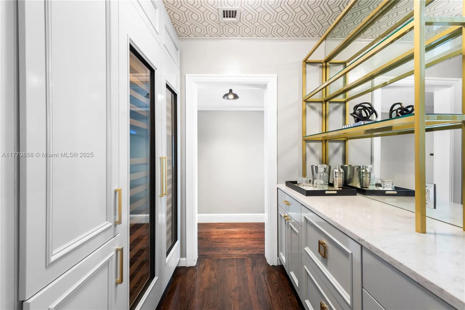 Coral Gables, Florida 33146, United States, 5 Bedrooms Bedrooms, ,5 BathroomsBathrooms,Residential,Pending,104476