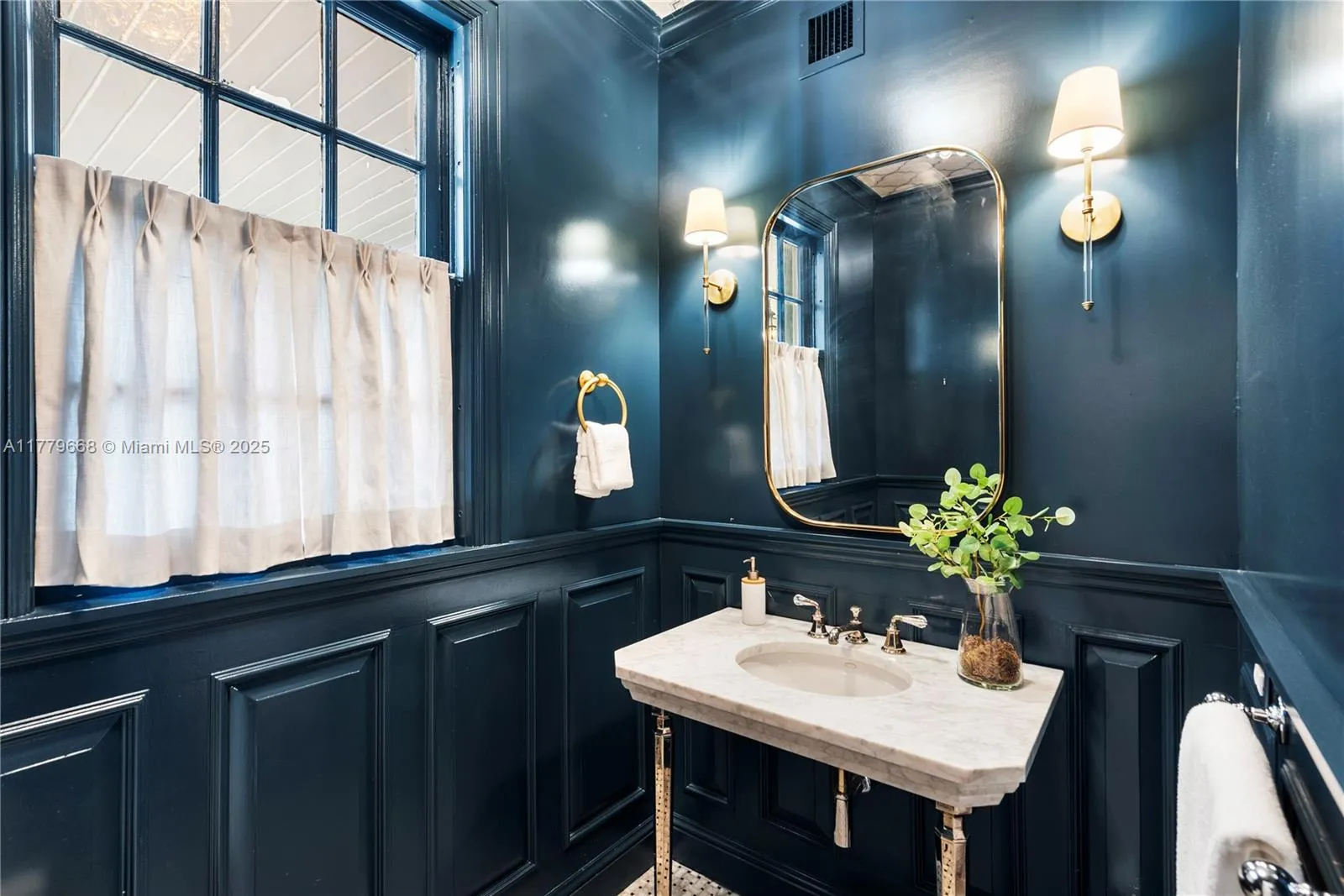 Coral Gables, Florida 33146, United States, 5 Bedrooms Bedrooms, ,5 BathroomsBathrooms,Residential,Pending,104476