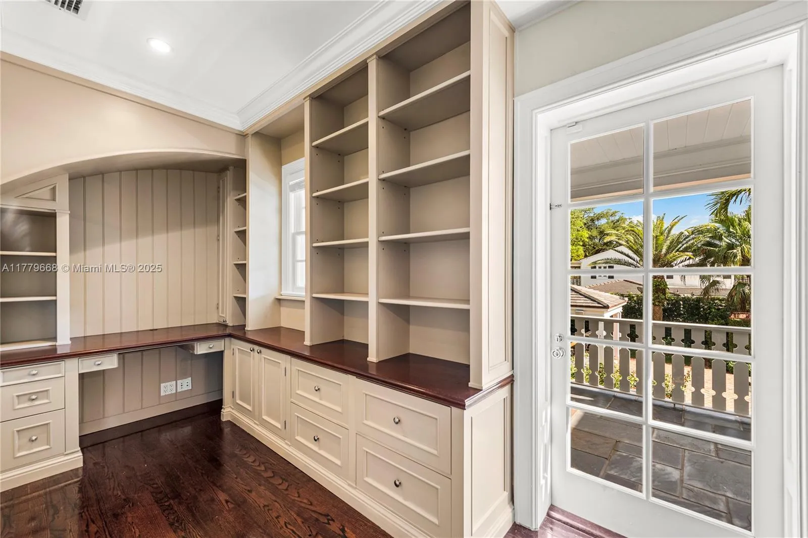 Coral Gables, Florida 33146, United States, 5 Bedrooms Bedrooms, ,5 BathroomsBathrooms,Residential,Pending,104476