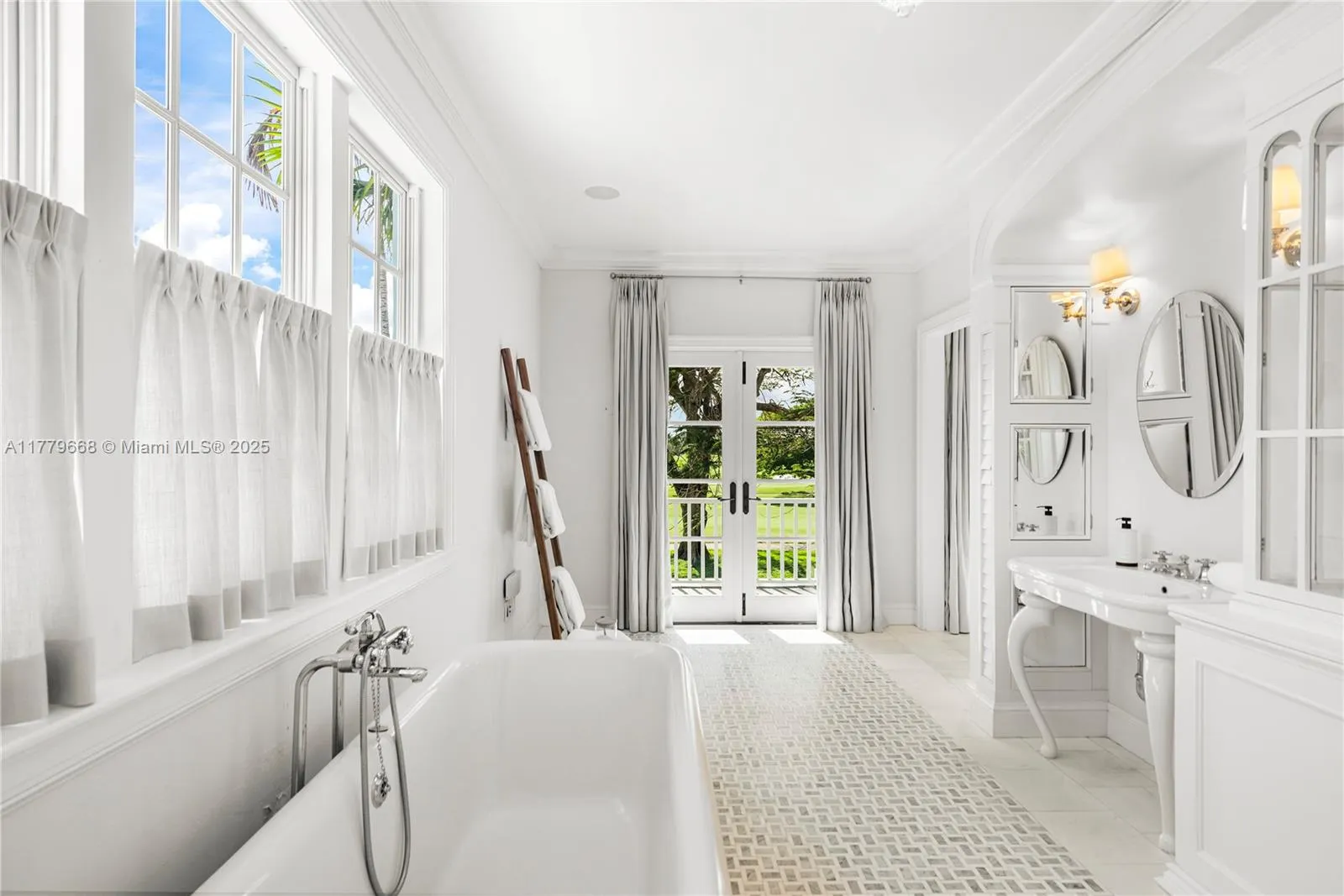 Coral Gables, Florida 33146, United States, 5 Bedrooms Bedrooms, ,5 BathroomsBathrooms,Residential,Pending,104476