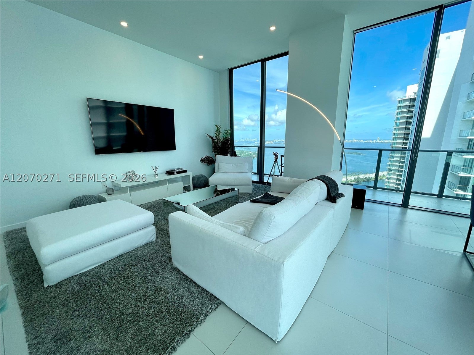 501 NE 31st St PH4403