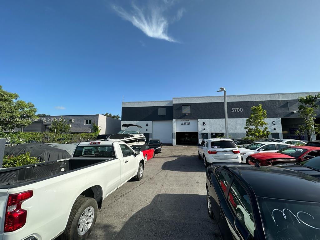 View photos, virtual tours, details... 5700 SW 25th St