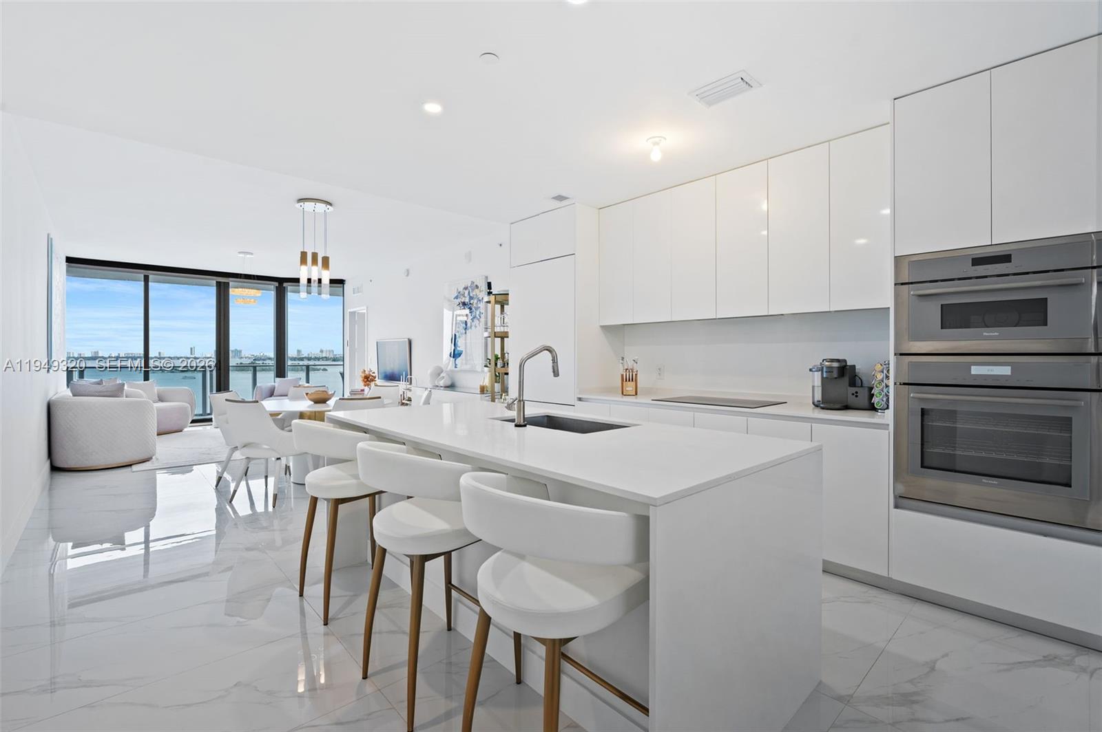 ARIA RESERVE SOUTH CONDO - Residential