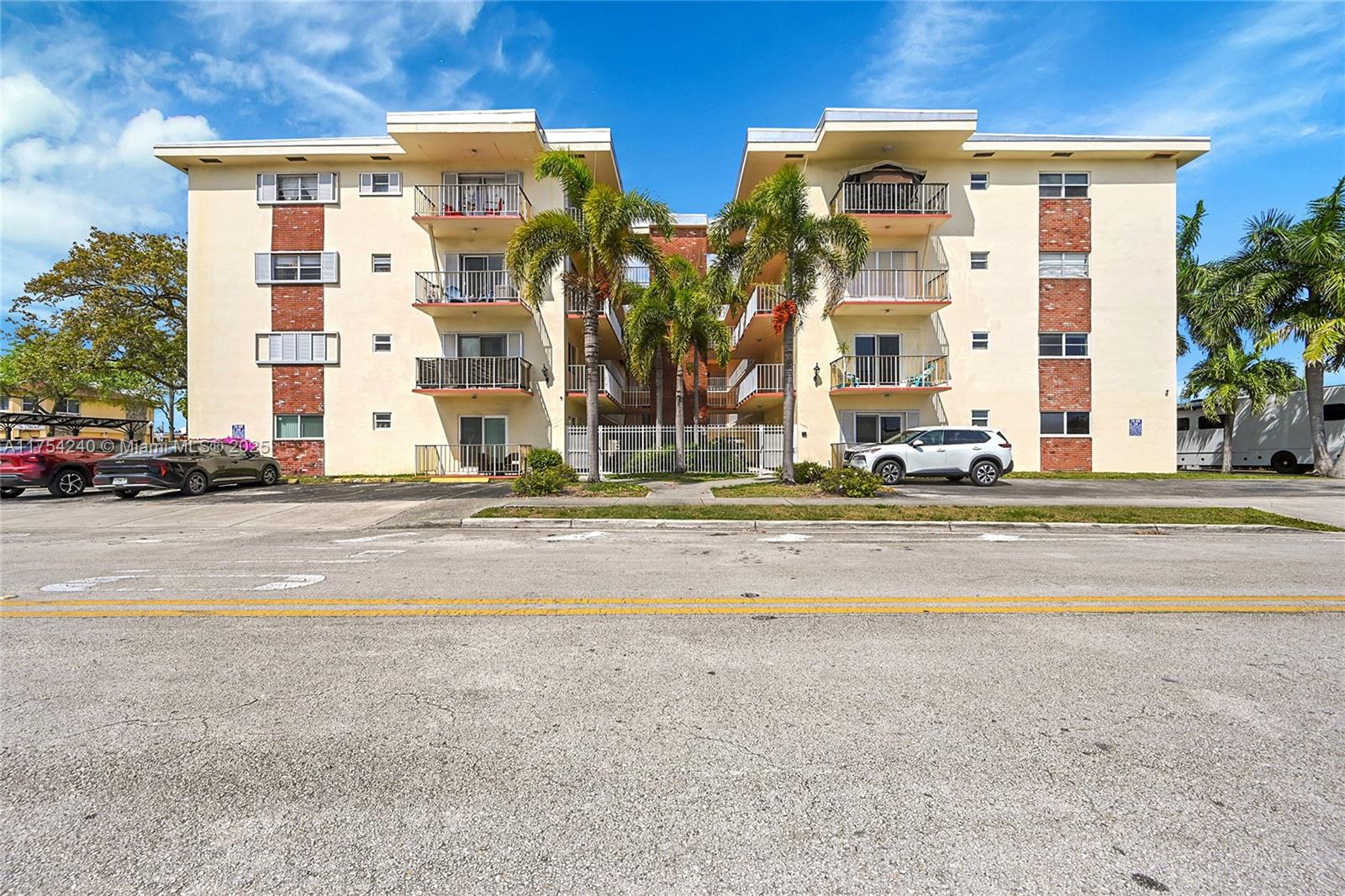 Property for Sale at 1747 Rodman St 207, Hollywood, Broward County, Florida - Bedrooms: 1 
Bathrooms: 2  - $174,000