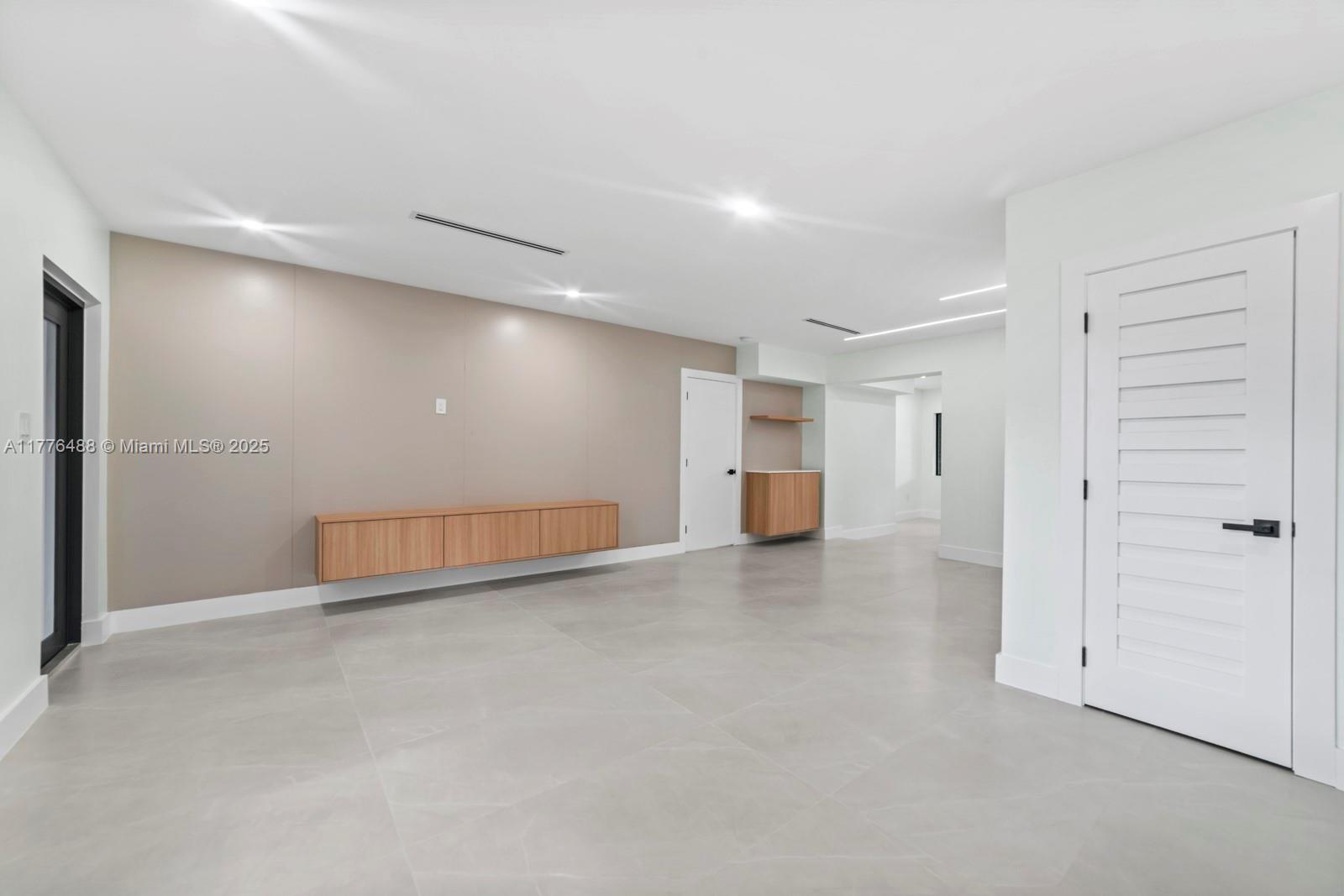 REV PL OF COUNTRY CLUB ES - Residential