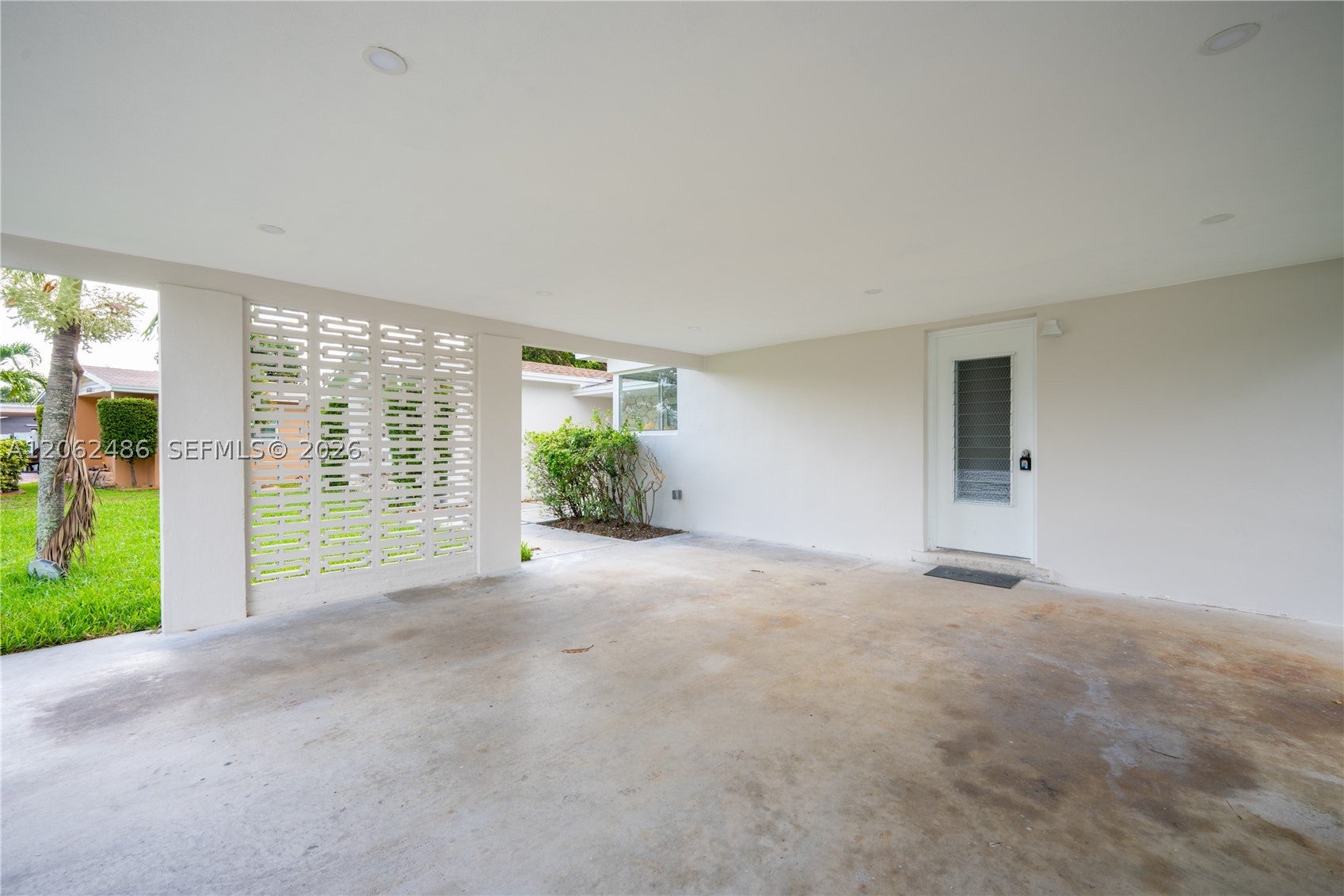 6640 SW 7 ST.