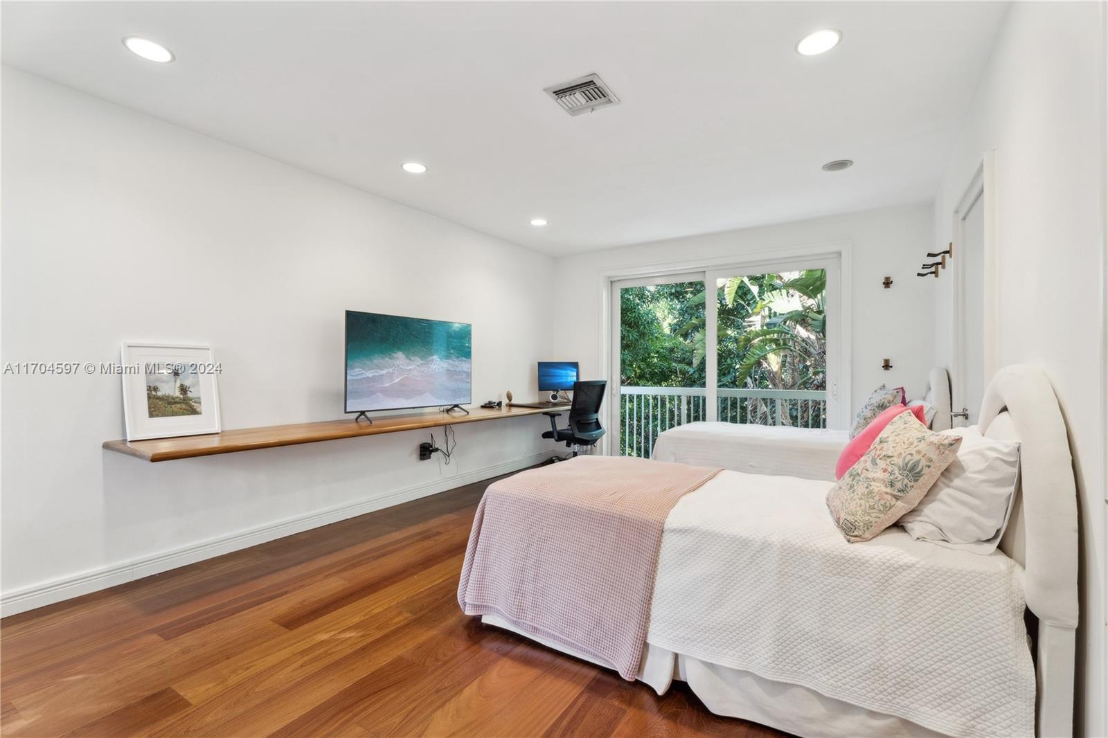 WARWICK GROVE ESTATES - Residential