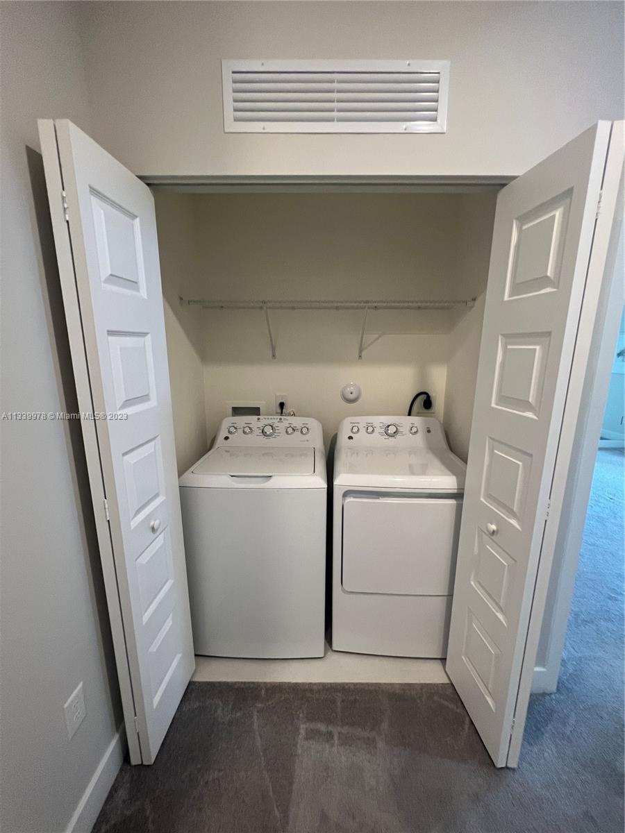 DOWNTOWN DORAL SOUTH PHAS - Residential Lease