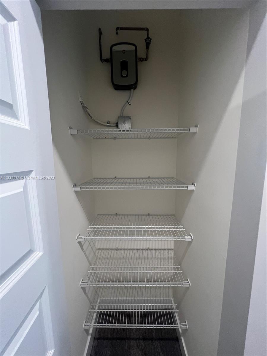 DOWNTOWN DORAL SOUTH PHAS - Residential Lease