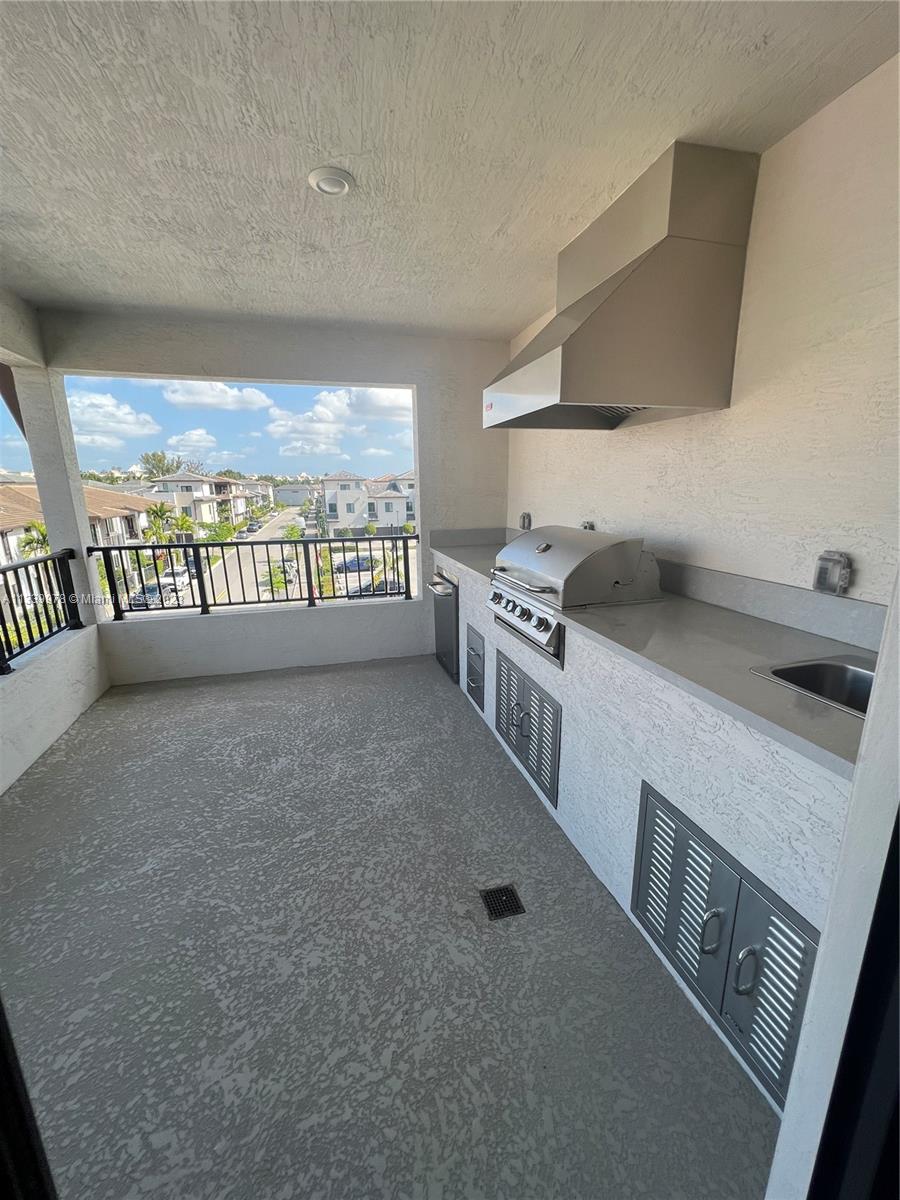 DOWNTOWN DORAL SOUTH PHAS - Residential Lease