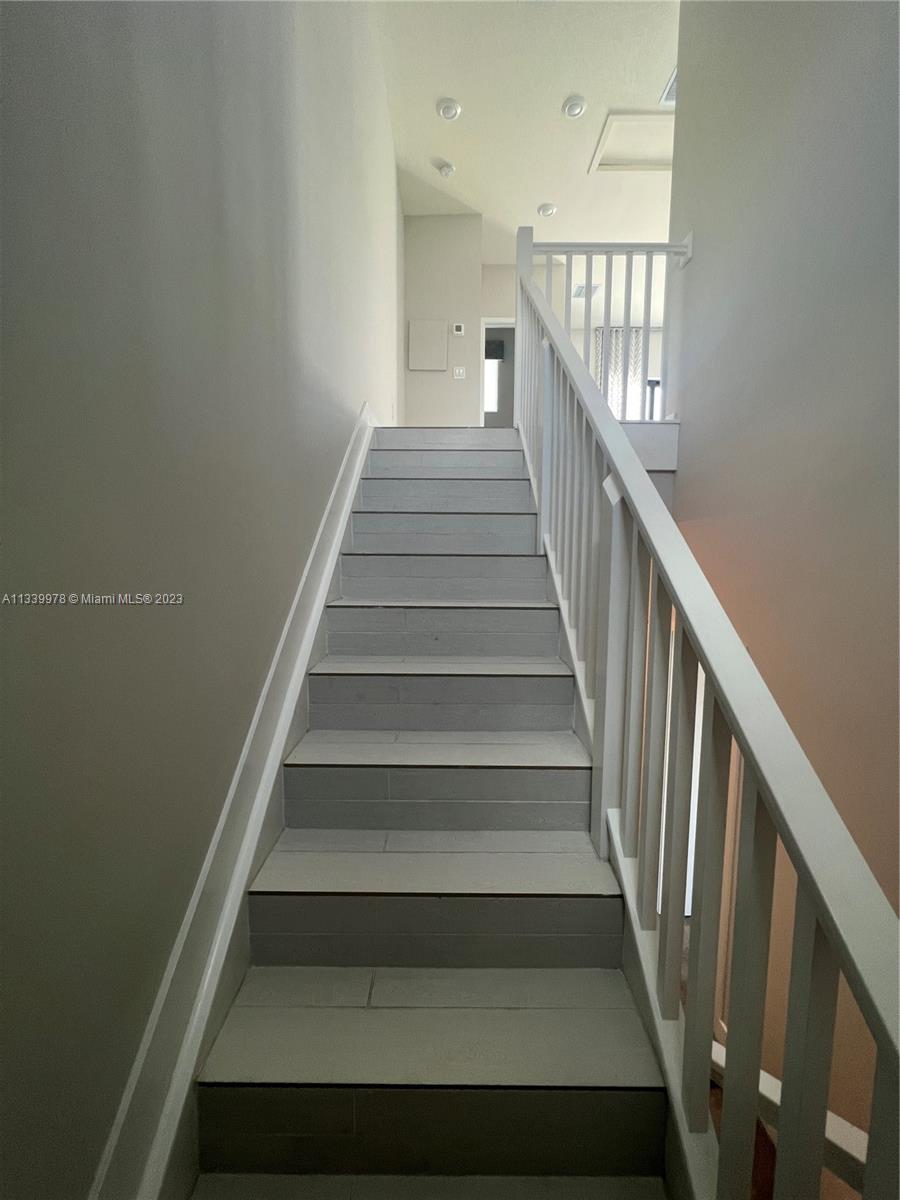 DOWNTOWN DORAL SOUTH PHAS - Residential Lease