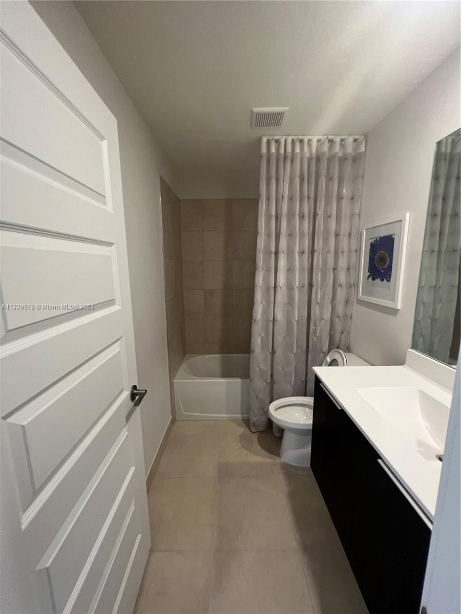 DOWNTOWN DORAL SOUTH PHAS - Residential Lease