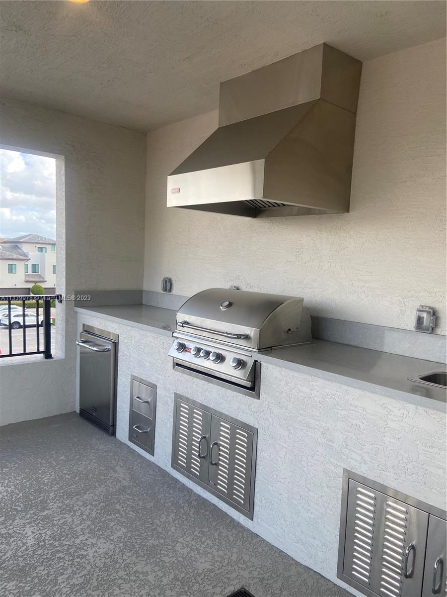 DOWNTOWN DORAL SOUTH PHAS - Residential Lease