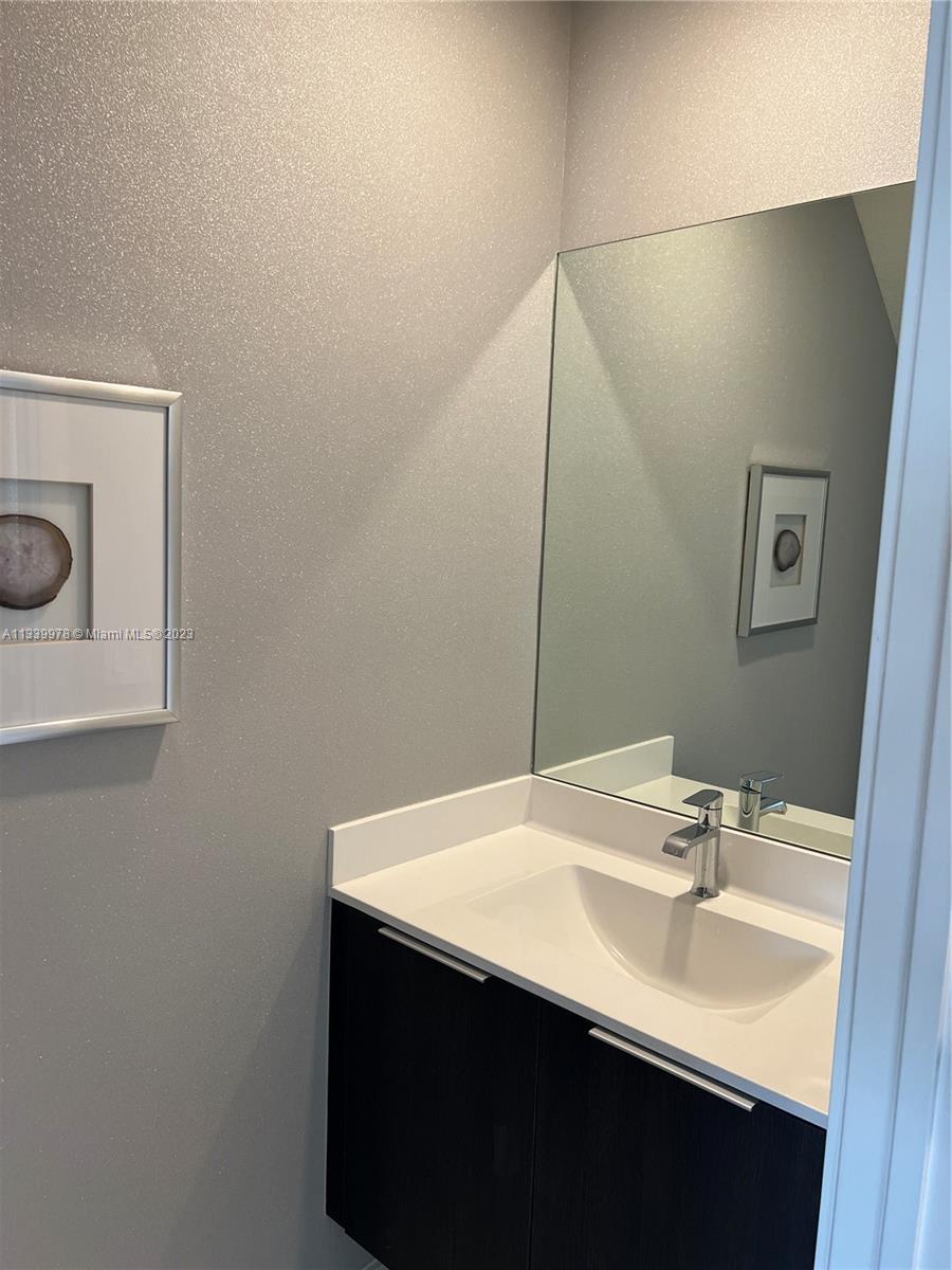 DOWNTOWN DORAL SOUTH PHAS - Residential Lease